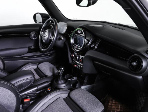 Mini Hatch III (F55/F56) Рестайлинг с пробегом 2020 года, цена 3 290 000 рублей, 27499 км, хэтчбек, Автокод Объявления