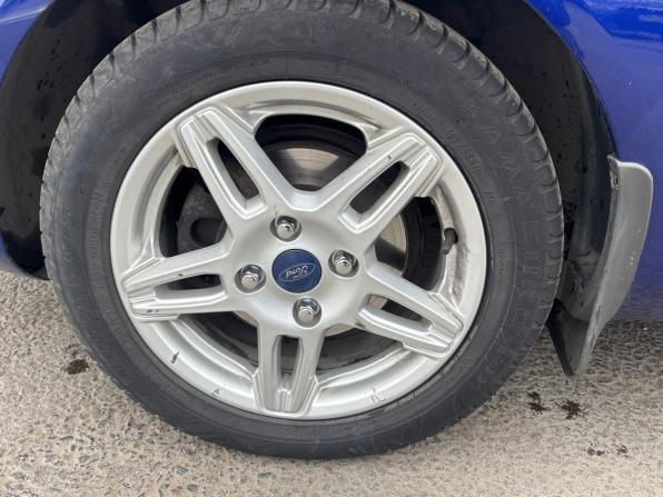 Ford Fiesta Mk6 Рестайлинг с пробегом 2015 года, цена 918 000 рублей, 62000 км, хэтчбек, Автокод Объявления
