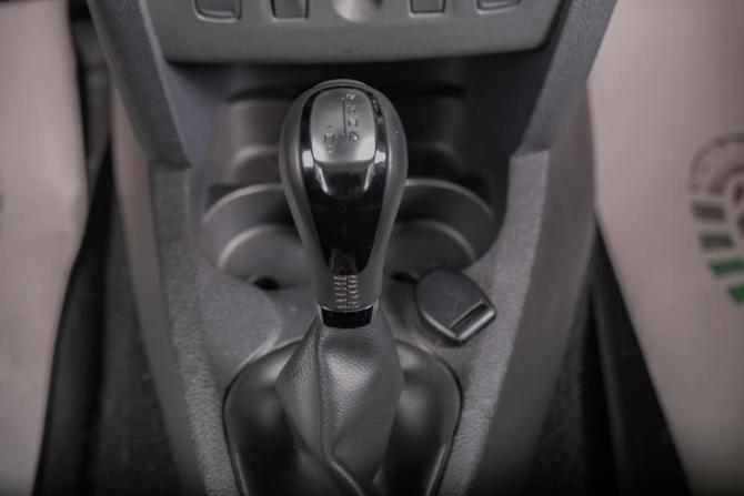 Renault Logan II с пробегом 2017 года, цена 1 029 000 рублей, 55000 км, седан, Автокод Объявления