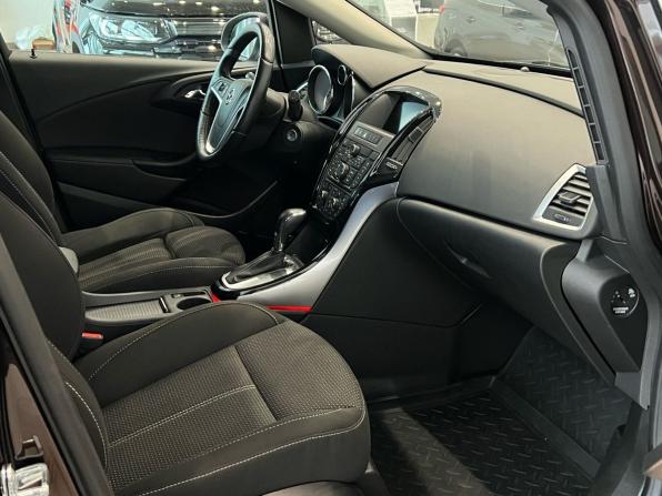 Opel Astra J Рестайлинг с пробегом 2015 года, цена 810 000 рублей, 142000 км, универсал, Автокод Объявления