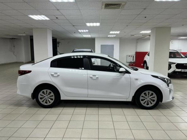 Kia Rio IV Рестайлинг с пробегом 2021 года, цена 1 690 000 рублей, 69272 км, седан, Автокод Объявления
