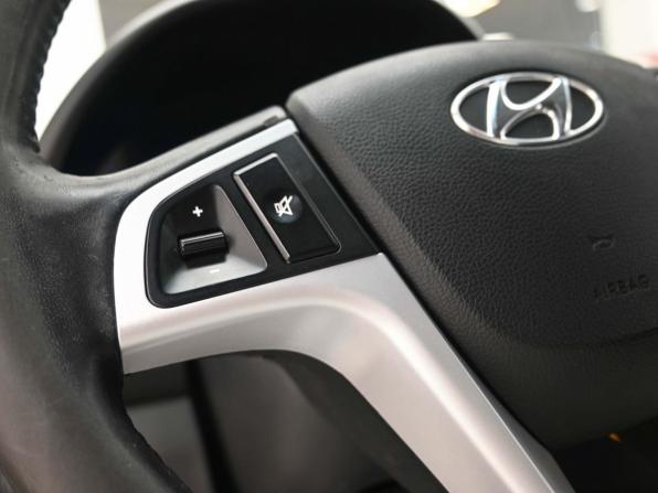 Hyundai Solaris I с пробегом 2012 года, цена 799 000 рублей, 172016 км, седан, Автокод Объявления