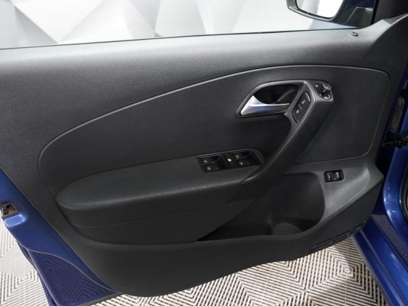 Volkswagen Polo V Рестайлинг с пробегом 2018 года, цена 1 444 000 рублей, 73000 км, седан, Автокод Объявления