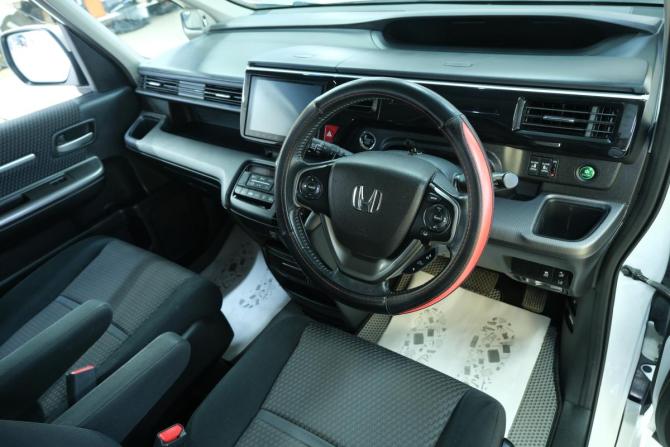 Honda Stepwgn V с пробегом 2015 года, цена 1 949 000 рублей, 102000 км, минивэн, Автокод Объявления