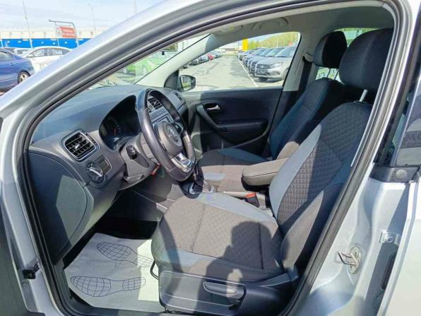 Volkswagen Polo V Рестайлинг с пробегом 2019 года, цена 1 349 995 рублей, 80178 км, седан, Автокод Объявления