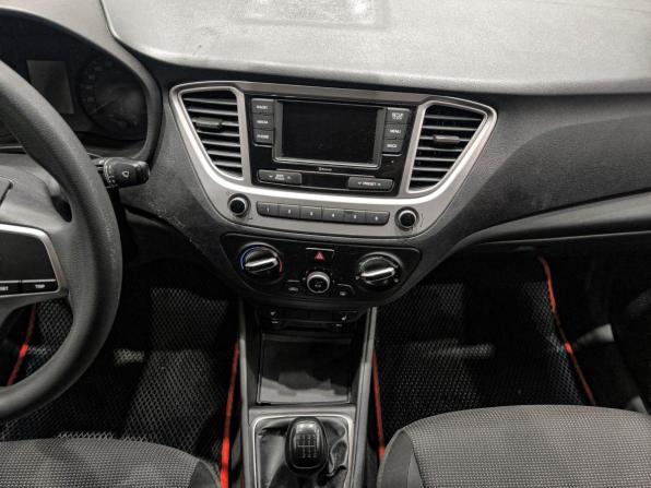 Hyundai Solaris II с пробегом 2020 года, цена 1 099 000 рублей, 131097 км, седан, Автокод Объявления