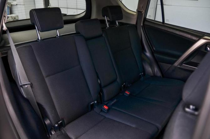 Toyota RAV4 IV (XA40) Рестайлинг с пробегом 2018 года, цена 2 380 000 рублей, 195689 км, внедорожник, Автокод Объявления