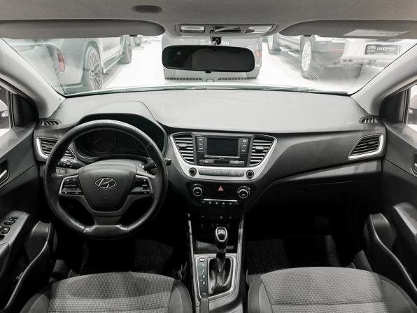 Hyundai Solaris II с пробегом 2017 года, цена 1 050 000 рублей, 111030 км, седан, Автокод Объявления