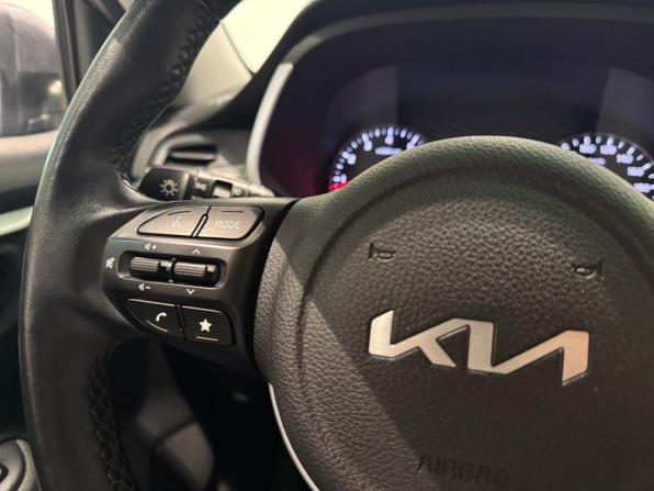 Kia Rio IV Рестайлинг с пробегом 2022 года, цена 1 890 000 рублей, 65500 км, хэтчбек, Автокод Объявления