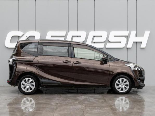 Toyota Sienta II с пробегом 2015 года, цена 1 530 000 рублей, 39763 км, компактвэн, Автокод Объявления