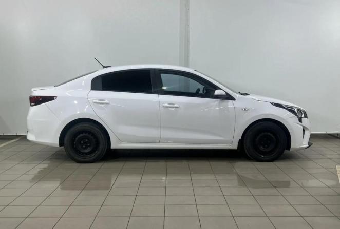 Kia Rio IV Рестайлинг (Global market) с пробегом 2021 года, цена 1 375 000 рублей, 99243 км, седан, Автокод Объявления