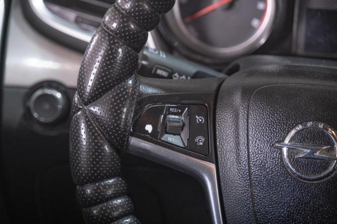 Opel Mokka I с пробегом 2014 года, цена 879 000 рублей, 144000 км, внедорожник, Автокод Объявления