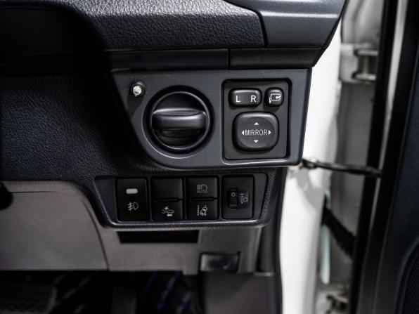 Toyota Corolla XI (E160 E170) Рестайлинг 2 с пробегом 2018 года, цена 1 345 000 рублей, 115470 км, универсал, Автокод Объявления