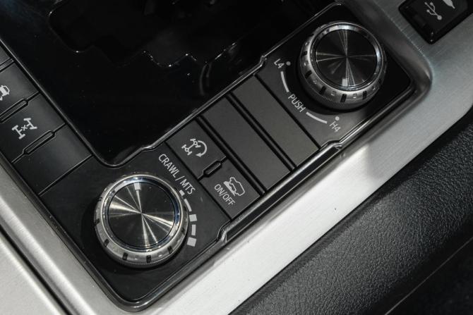 Toyota Land Cruiser 200 Series Рестайлинг 2 с пробегом 2015 года, цена 4 619 000 рублей, 211000 км, внедорожник, Автокод Объявления