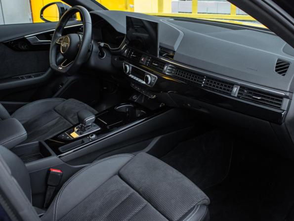 Audi A4 V (B9) Рестайлинг с пробегом 2020 года, цена 3 349 000 рублей, 26500 км, седан, Автокод Объявления