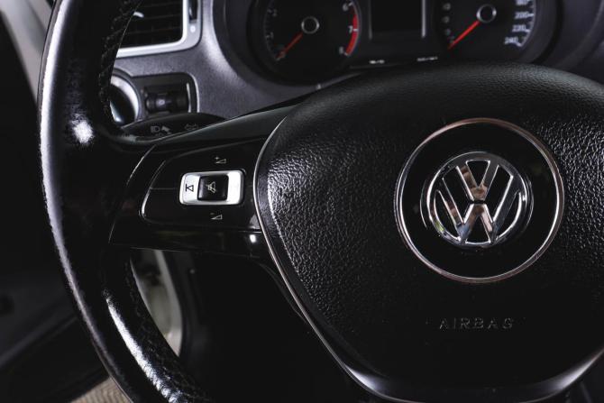 Volkswagen Polo V Рестайлинг с пробегом 2016 года, цена 1 029 000 рублей, 134000 км, седан, Автокод Объявления