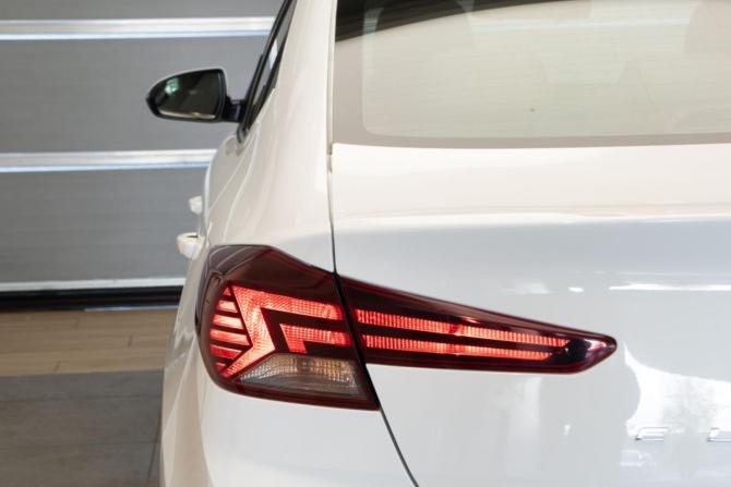 Hyundai Elantra VI (AD) Рестайлинг с пробегом 2020 года, цена 1 945 000 рублей, 59750 км, седан, Автокод Объявления