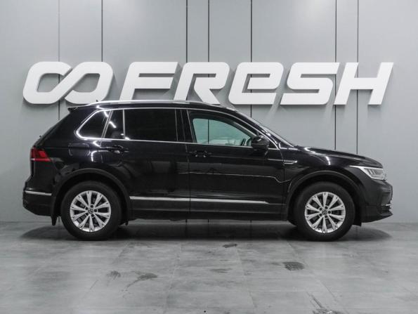 Volkswagen Tiguan II Рестайлинг с пробегом 2021 года, цена 2 915 000 рублей, 53691 км, внедорожник, Автокод Объявления