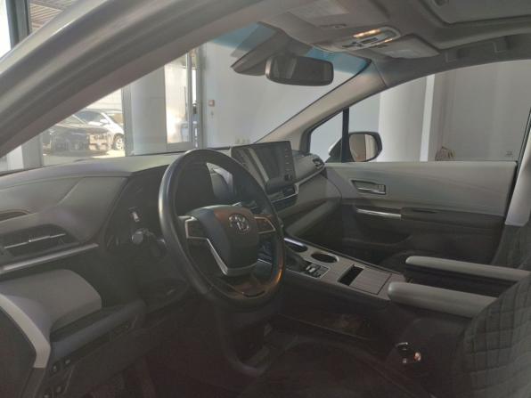 Toyota Sienna IV с пробегом 2022 года, цена 4 700 000 рублей, 129439 км, минивэн, Автокод Объявления