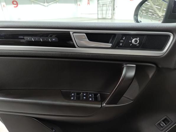 Volkswagen Touareg II Рестайлинг с пробегом 2015 года, цена 2 550 000 рублей, 259910 км, внедорожник, Автокод Объявления