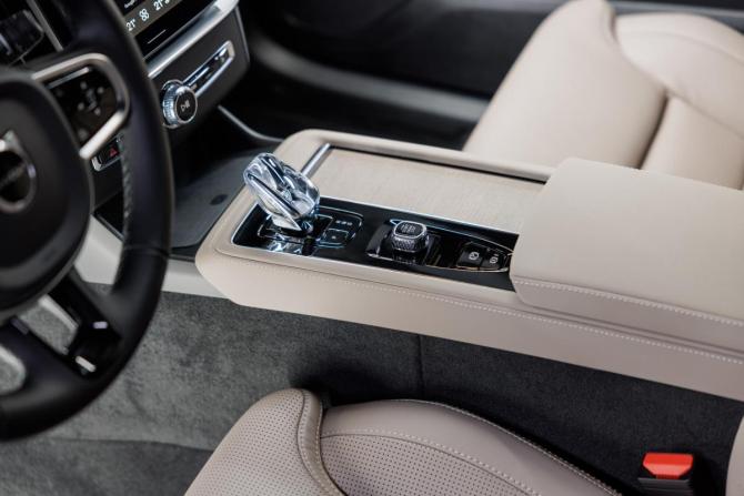 Новый Volvo XC90 II Рестайлинг 2 2025 года, цена 12 900 000 рублей, внедорожник, Автокод Объявления