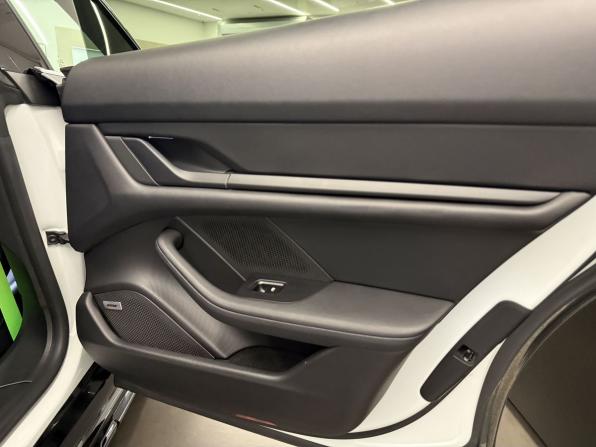 Porsche Taycan I с пробегом 2021 года, цена 8 995 000 рублей, 32321 км, универсал, Автокод Объявления