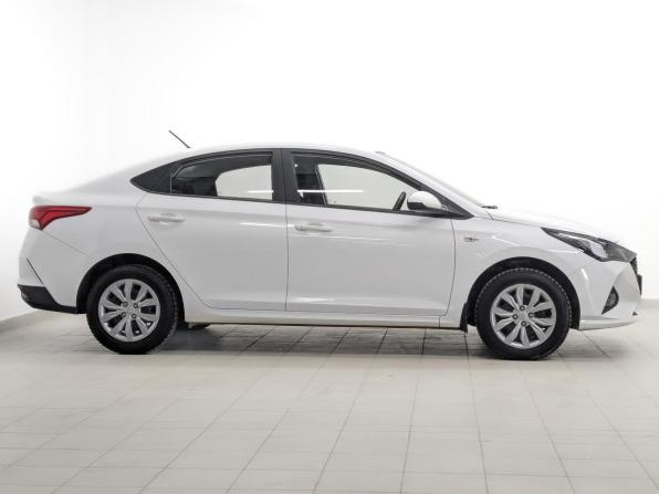 Hyundai Solaris II Рестайлинг с пробегом 2021 года, цена 1 440 000 рублей, 83670 км, седан, Автокод Объявления
