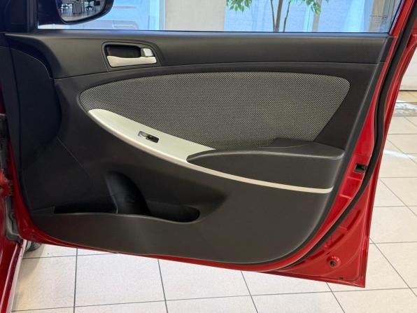 Hyundai Solaris I с пробегом 2012 года, цена 830 000 рублей, 156402 км, седан, Автокод Объявления