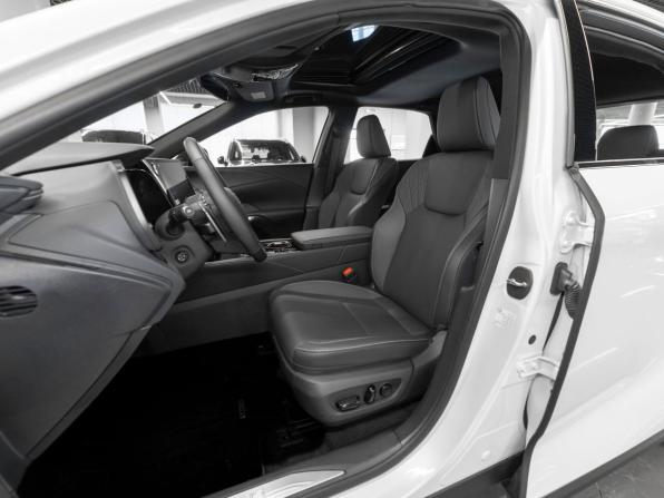 Lexus RX V с пробегом 2026 года, цена 8 600 000 рублей, 15 км, внедорожник, Автокод Объявления