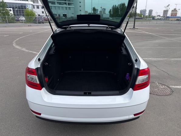 Skoda Octavia III (A7) Рестайлинг с пробегом 2018 года, цена 1 350 000 рублей, 212485 км, лифтбек, Автокод Объявления