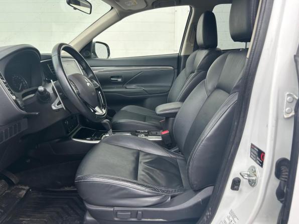 Mitsubishi Outlander III Рестайлинг 3 с пробегом 2019 года, цена 2 350 000 рублей, 105104 км, внедорожник, Автокод Объявления