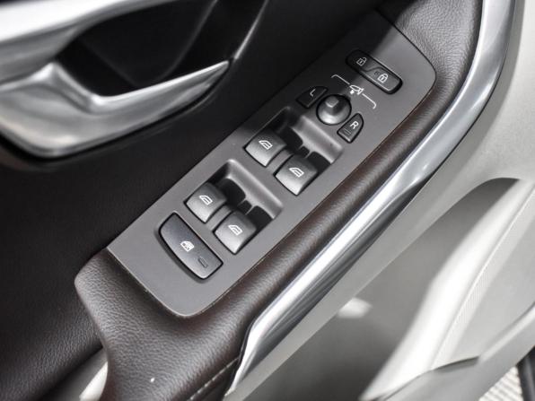 Volvo V40 Cross Country I Рестайлинг с пробегом 2016 года, цена 1 347 989 рублей, 162313 км, хэтчбек, Автокод Объявления