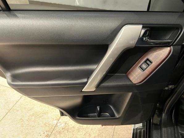 Toyota Land Cruiser Prado 150 Series Рестайлинг 1 с пробегом 2015 года, цена 2 799 000 рублей, 416801 км, внедорожник, Автокод Объявления