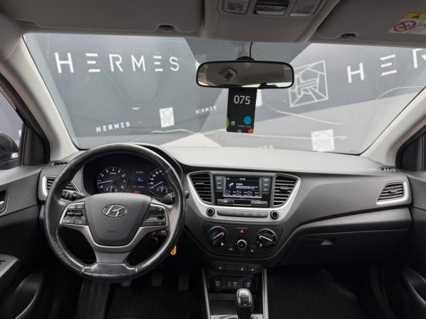Hyundai Solaris II с пробегом 2017 года, цена 950 000 рублей, 172617 км, седан, Автокод Объявления