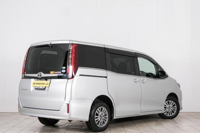 Toyota Esquire I с пробегом 2016 года, цена 2 429 000 рублей, 94535 км, минивэн, Автокод Объявления