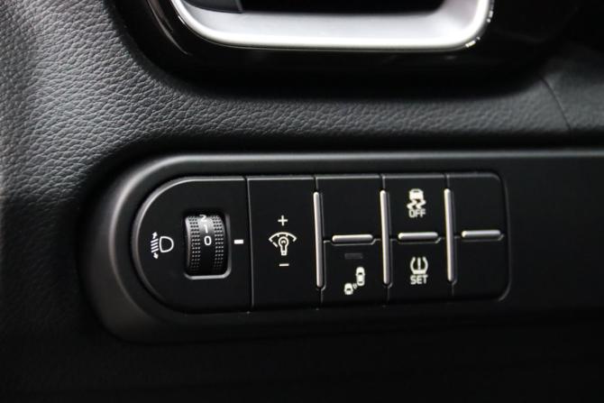 Kia Ceed III Рестайлинг с пробегом 2022 года, цена 2 295 170 рублей, 27393 км, хэтчбек, Автокод Объявления