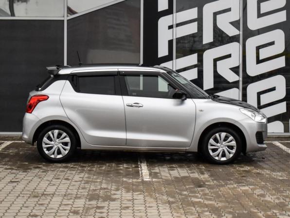 Suzuki Swift V с пробегом 2021 года, цена 1 379 000 рублей, 110390 км, хэтчбек, Автокод Объявления