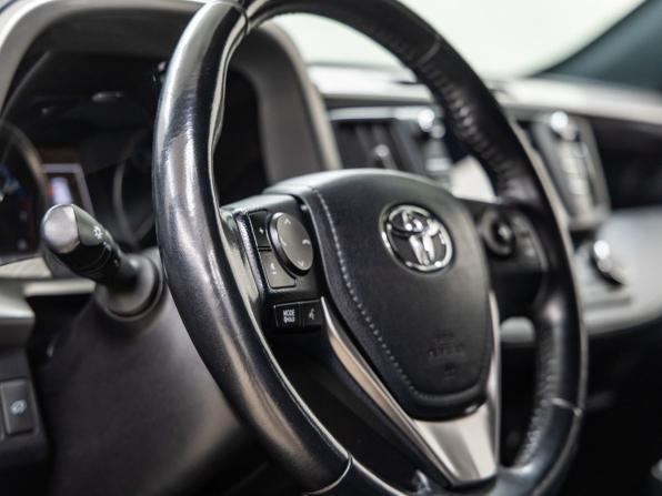 Toyota RAV4 IV (XA40) Рестайлинг с пробегом 2019 года, цена 1 948 000 рублей, 291021 км, внедорожник, Автокод Объявления