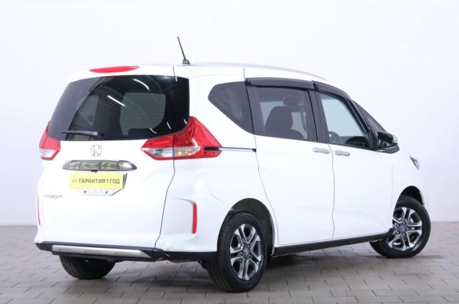 Honda Freed II Рестайлинг с пробегом 2021 года, цена 2 099 000 рублей, 800 км, компактвэн, Автокод Объявления