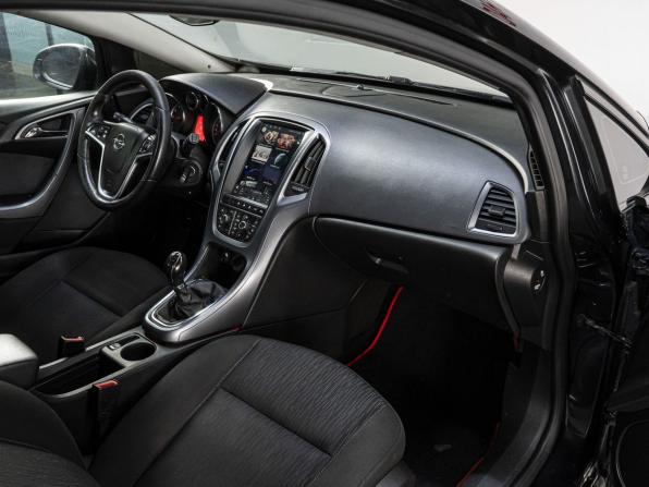 Opel Astra J Рестайлинг с пробегом 2013 года, цена 770 000 рублей, 240000 км, хэтчбек, Автокод Объявления