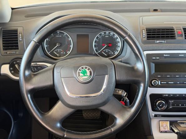 Skoda Octavia II (A5) Рестайлинг с пробегом 2011 года, цена 995 000 рублей, 97210 км, лифтбек, Автокод Объявления