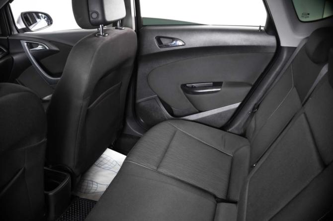 Opel Astra J Рестайлинг с пробегом 2012 года, цена 799 000 рублей, 201000 км, седан, Автокод Объявления