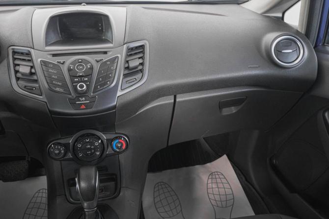 Ford Fiesta Mk6 Рестайлинг с пробегом 2016 года, цена 669 000 рублей, 211000 км, хэтчбек, Автокод Объявления