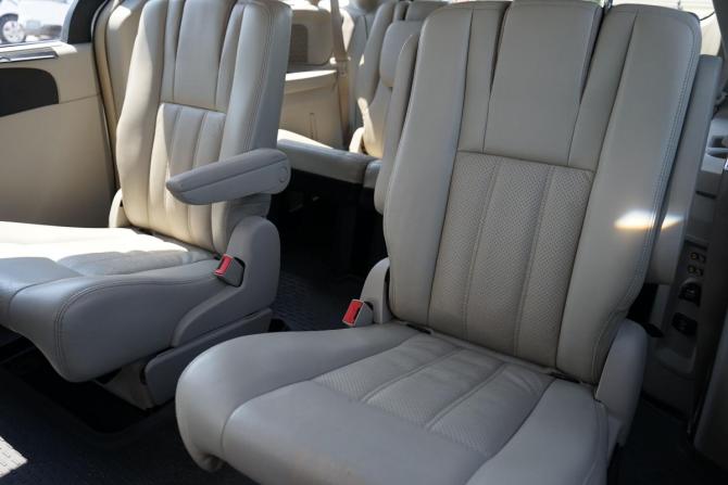 Chrysler Town &amp; Country V Рестайлинг с пробегом 2011 года, цена 999 999 рублей, 304000 км, минивэн, Автокод Объявления