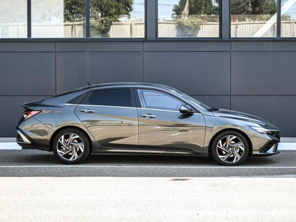Hyundai Elantra VII (CN7) Рестайлинг с пробегом 2023 года, цена 2 099 000 рублей, 56987 км, седан, Автокод Объявления