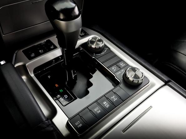 Toyota Land Cruiser 200 Series Рестайлинг 2 с пробегом 2016 года, цена 5 880 000 рублей, 107558 км, внедорожник, Автокод Объявления