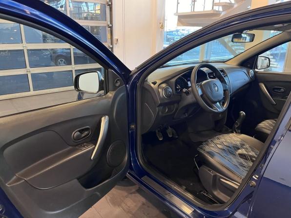 Renault Logan II с пробегом 2017 года, цена 885 000 рублей, 129282 км, седан, Автокод Объявления