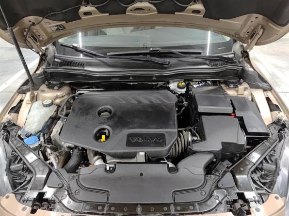 Volvo V40 Cross Country I с пробегом 2014 года, цена 1 349 000 рублей, 72554 км, хэтчбек, Автокод Объявления