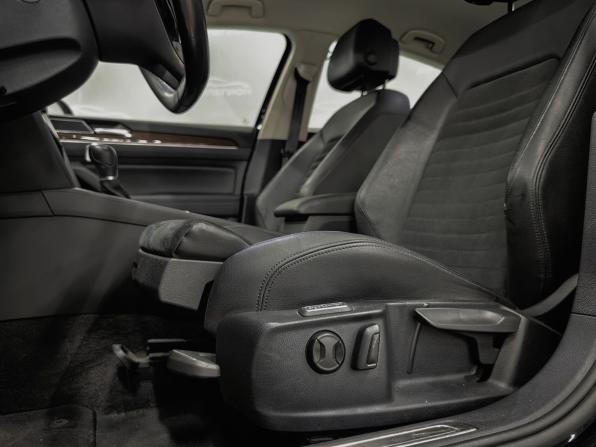 Volkswagen Passat B8 с пробегом 2017 года, цена 1 999 000 рублей, 280123 км, седан, Автокод Объявления