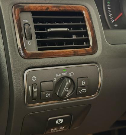 Volvo XC70 II Рестайлинг с пробегом 2013 года, цена 1 790 000 рублей, 267895 км, универсал, Автокод Объявления